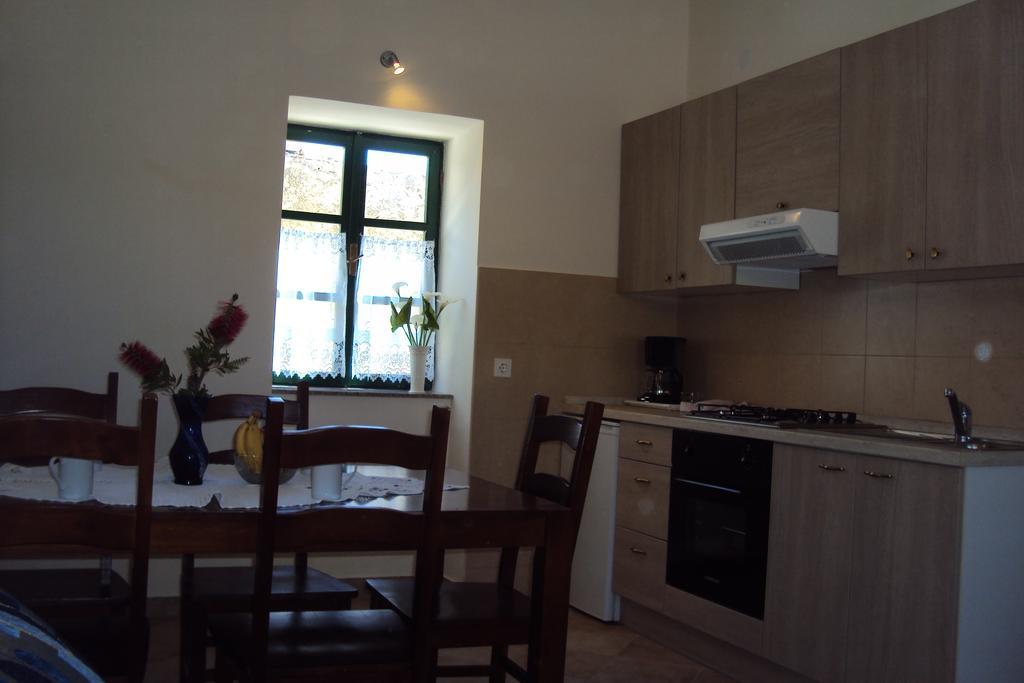 Milutinov Dvor Apartments Врси Екстериор снимка